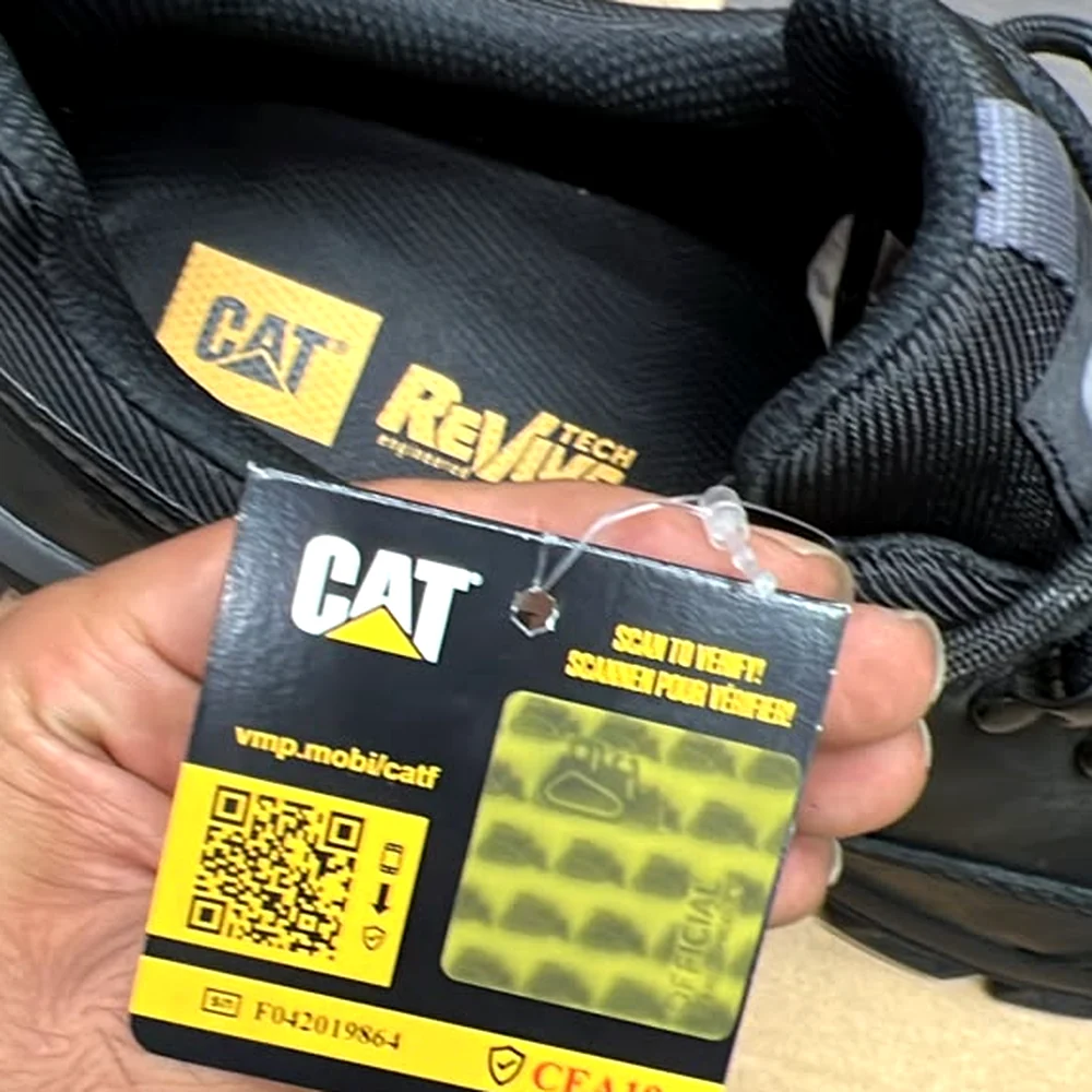 تگ کفش کاترپیلار و جزئیات برند CAT Footwear